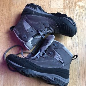 Merrell women’s winter hiking boots size 7